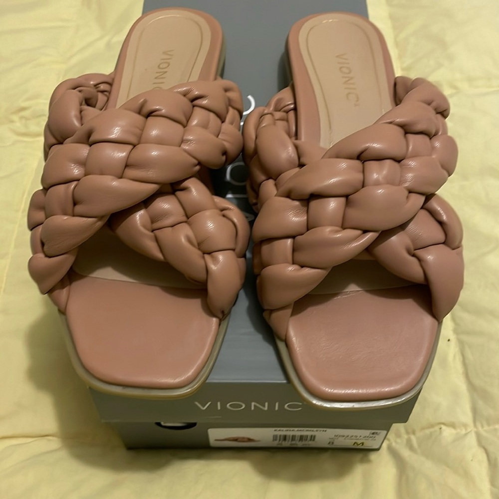 Vionic Kalina sandal, new never worn